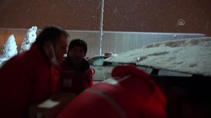 Türk Kızılay, yoğun kar yağışı nedeniyle yolda kalanlara yardımlarını sürdürdü