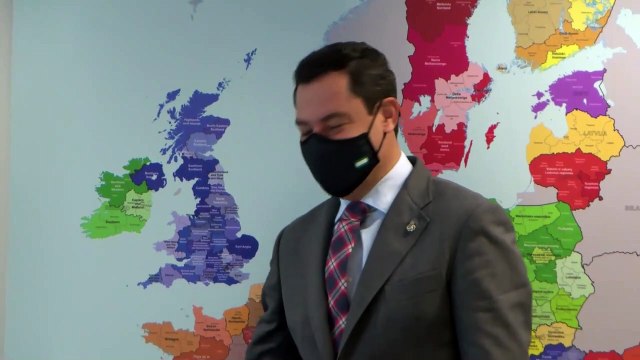 Moreno cuestiona en Bruselas la distribución de fondos UE en España: No vengo a defender a Sánchez