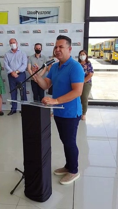 "Escola será a primeira a abrir e a última a fechar", diz secretário de Educação de SC
