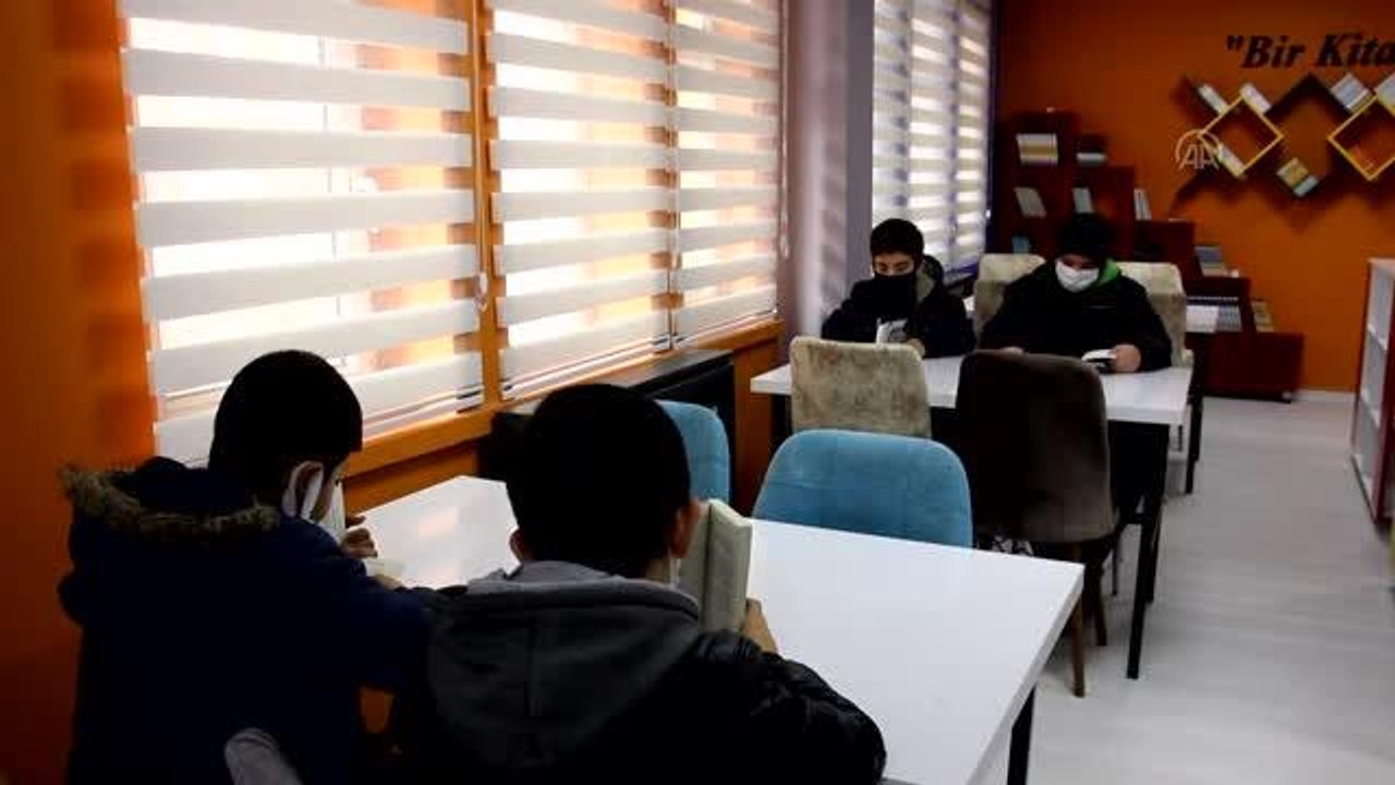 Açılan kütüphane ve etüt merkezine Vali Akbıyık'ın adı verildi