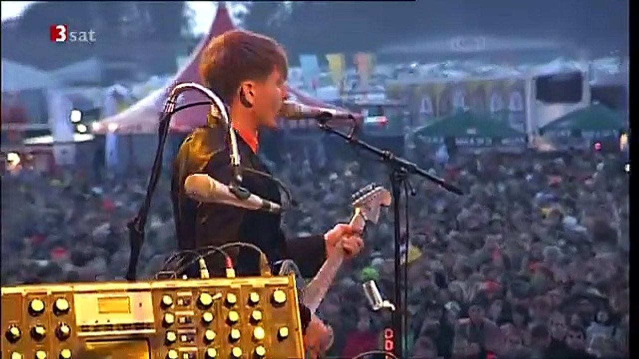 Franz Ferdinand chante "No You Girls" en live