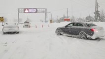 Seydişehir-Antalya kara yolu kar yağışı ve tipi nedeniyle trafiğe kapatıldı