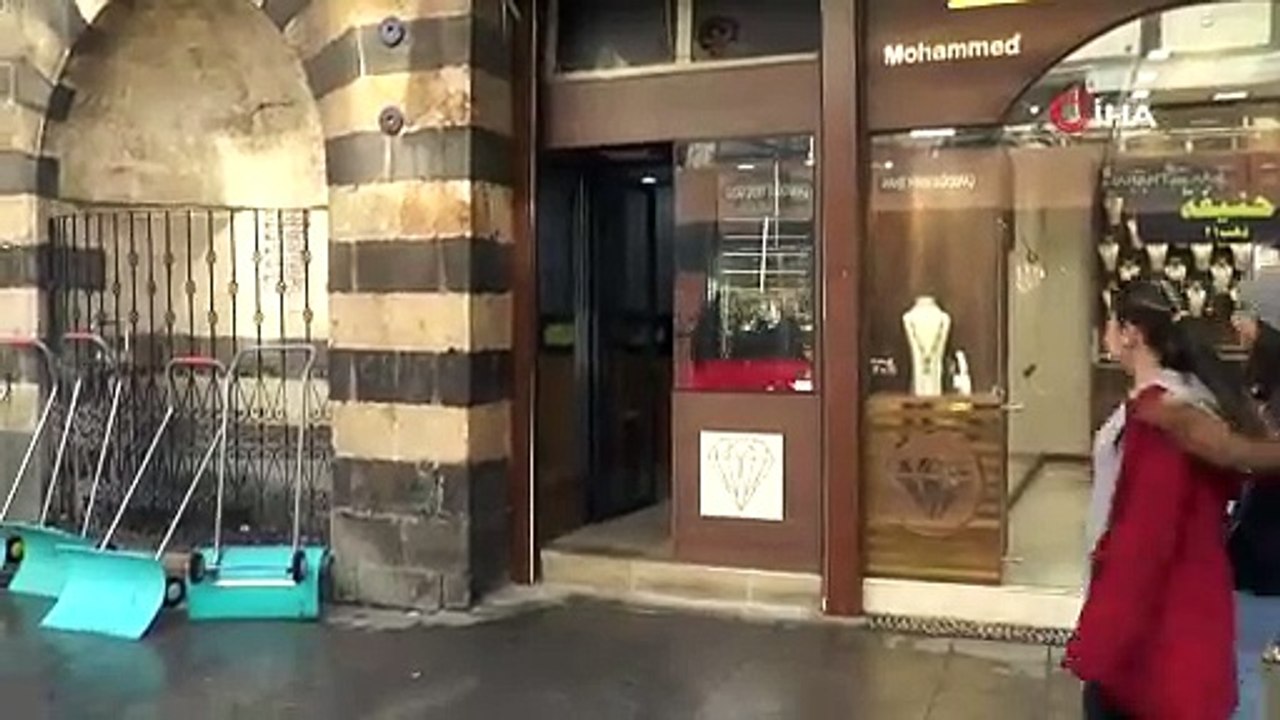 Mağazanın duvarını kırıp, yandaki kuyumcu dükkânına giren 4 kişi 1,5 milyon liralık altın çaldı