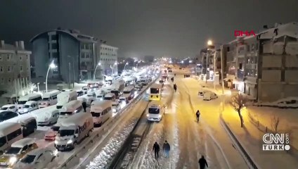 Kar İstanbul'u esir aldı
