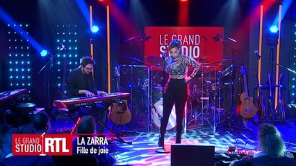 La Zarra interprète "Fille de joie" dans "Le Grand Studio RTL"