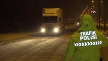 Yoğun kar ve tipi nedeniyle Aksaray - Ankara Karayolu ulaşıma kapatıldı