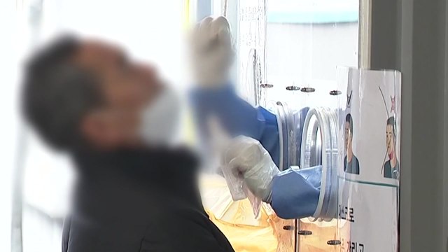 [뉴스라이브] 신규 확진 '1만 명대' 현실로...오미크론 정점, 3만 명대? / YTN