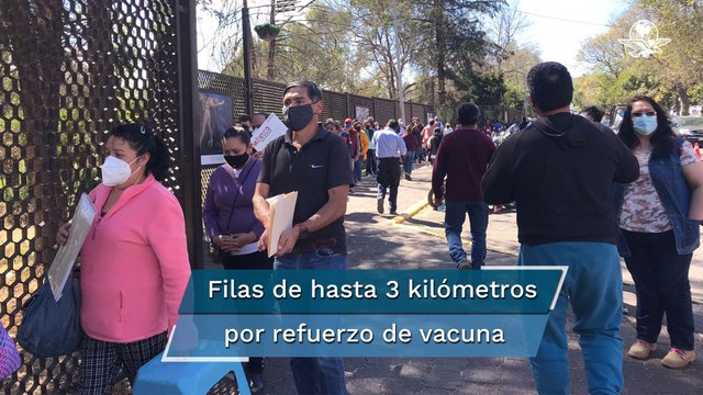 Aguantan filas kilométricas por refuerzo de la vacuna contra el Covid-19 en Edomex