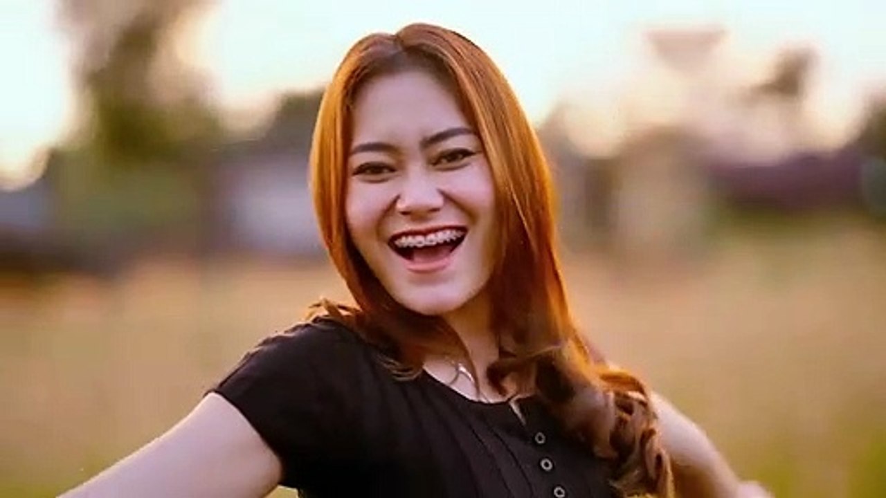 Vita Alvia Adik Rambut Panjang Remix Version (Cover)