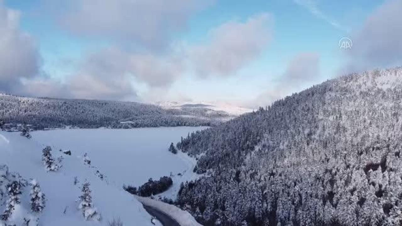 Son dakika haberleri | Abant Gölü'nün yüzeyi buz tuttu