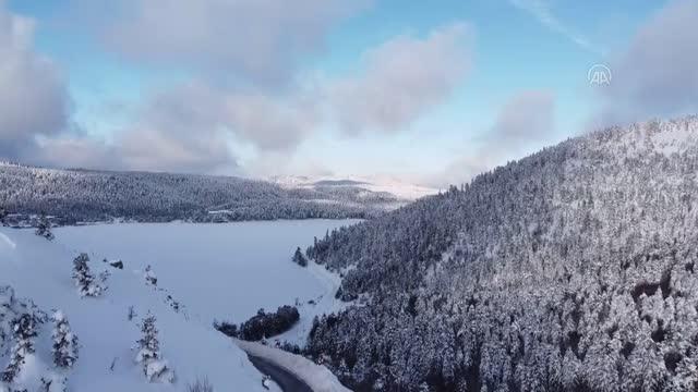 Son dakika haberleri | Abant Gölü'nün yüzeyi buz tuttu