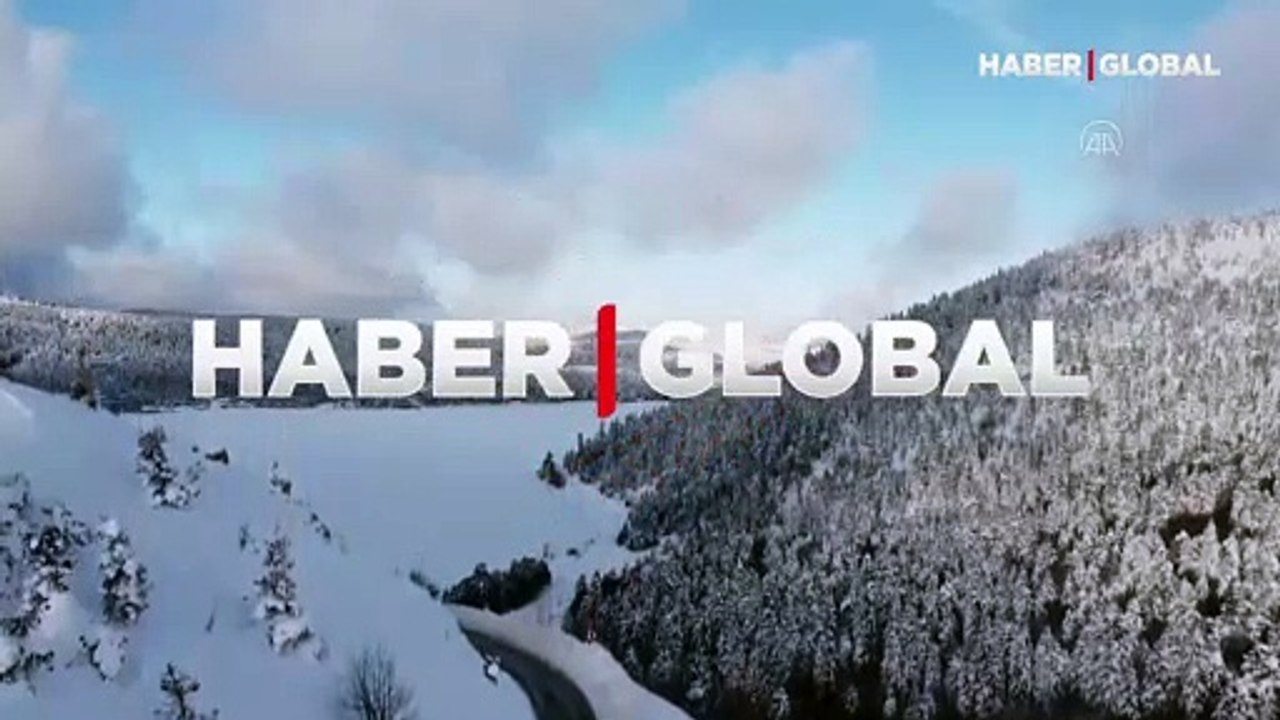 Bolu Abant Gölü yüzeyi buz tuttu