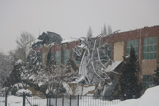 Kahramanmaraş’ta fuar alanının çatısı çöktü