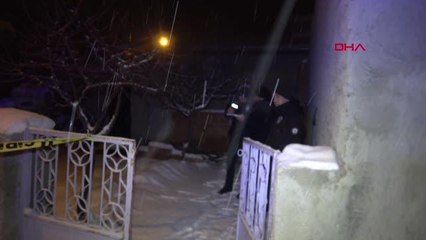 EVİNDE BOĞAZI KESİLEREK ÖLDÜRÜLMÜŞ BULUNDU