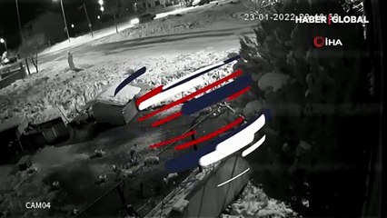 Denizli'de kardan adama saldırmak için arabadan inen şahıslar kamerada