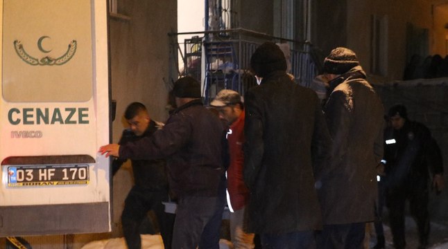 Evinde boğazı kesilerek öldürülmüş halde bulundu