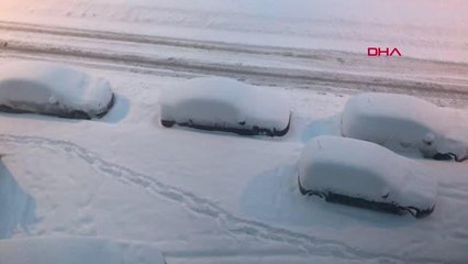 SİVAS'TA YOĞUN KAR YAĞIŞI; 1031 YERLEŞİM YERİNİN YOLU KAPANDI