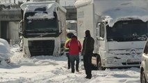 La nieve deja atrapadas a cientos de personas en Grecia y Turquía