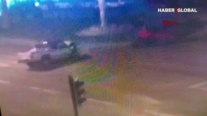 Bursa'da kırmızı ışık faciası: 3 ölü!  Kaza anı kamerada