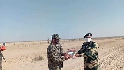 बीएसएफ ने करवाया पाक रेंजर्स का मुंह मीठा