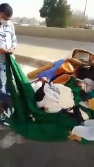 القبض على 4 مقيمين أهانوا العلم الوطني في مكة المكرمة