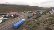 Camioneros bolivianos atrapados en el cuello de botella de las pruebas Covid