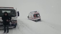 Son dakika haberleri | Hasta aldıktan sonra kara saplanan ambulans kurtarıldı