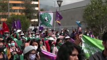 Marcha de mujeres en Quito a favor de la legalización del aborto por violación