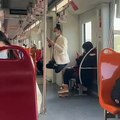 فتاة روسية معلقة من شعرها وتجلس في الهواء في فيديو أثار الحيرة