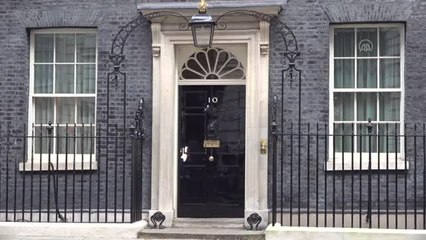 İngiltere Başbakanı Johnson, parlamento protesto edildi