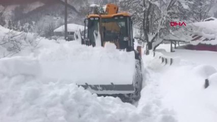 ORDU'DA KAR İNSAN BOYUNU GEÇTİ