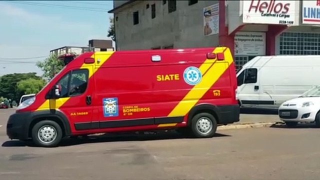 Mulher fica ferida após colisão entre carro e moto na Rua JK