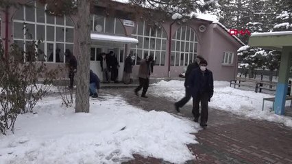 EVİNDE BOĞAZI KESİLEREK ÖLDÜRÜLMÜŞ BULUNDU