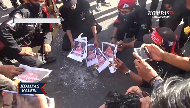 Pendemo Bakar Foto Edy Mulyadi, Minta Datang Langsung ke Kalimantan dan Jalani Hukum Adat