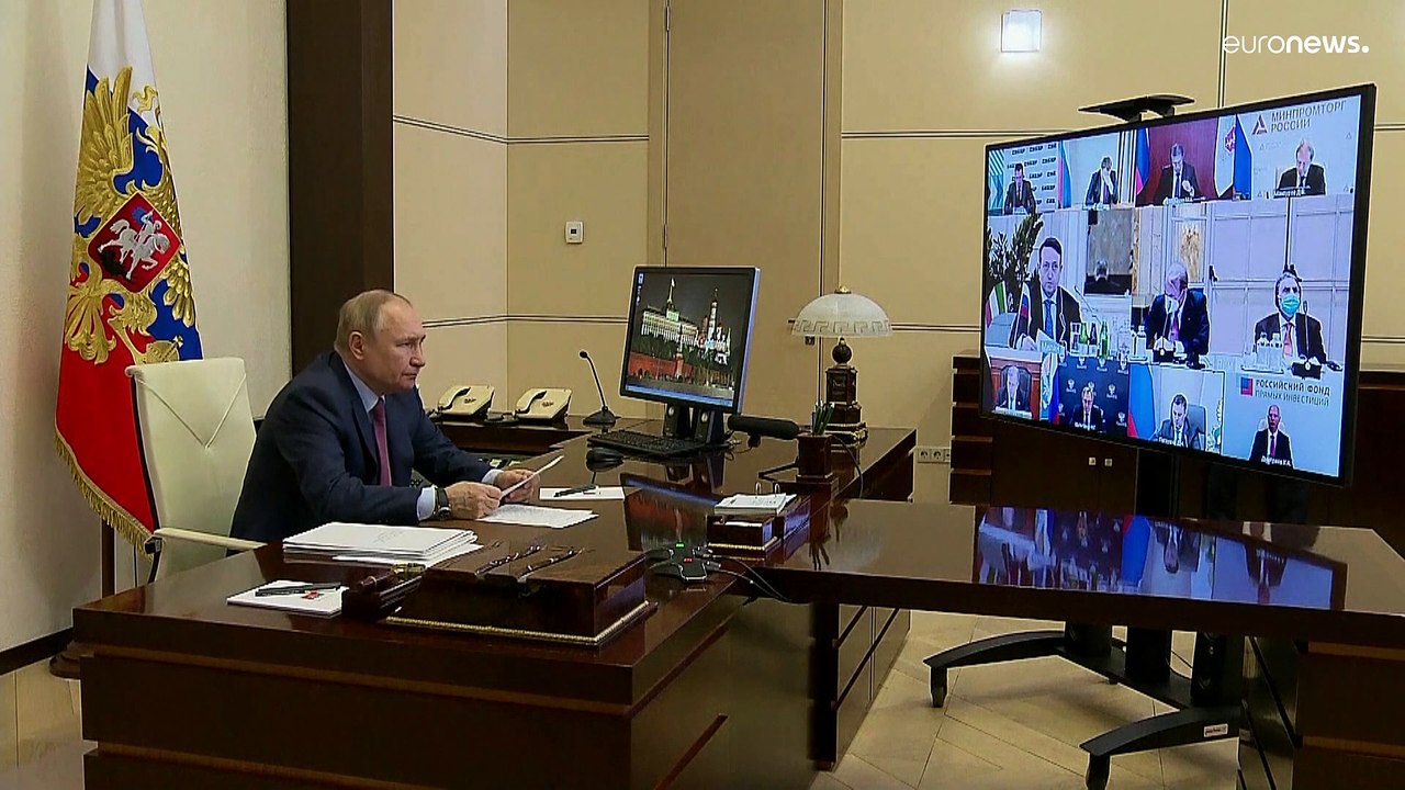 Putin incontra le imprese italiane, il meeting in piena crisi ucraina è un caso diplomatico