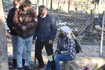 Odasında ölü bulunan 17 yaşındaki genç kızın cenazesi defnedildi