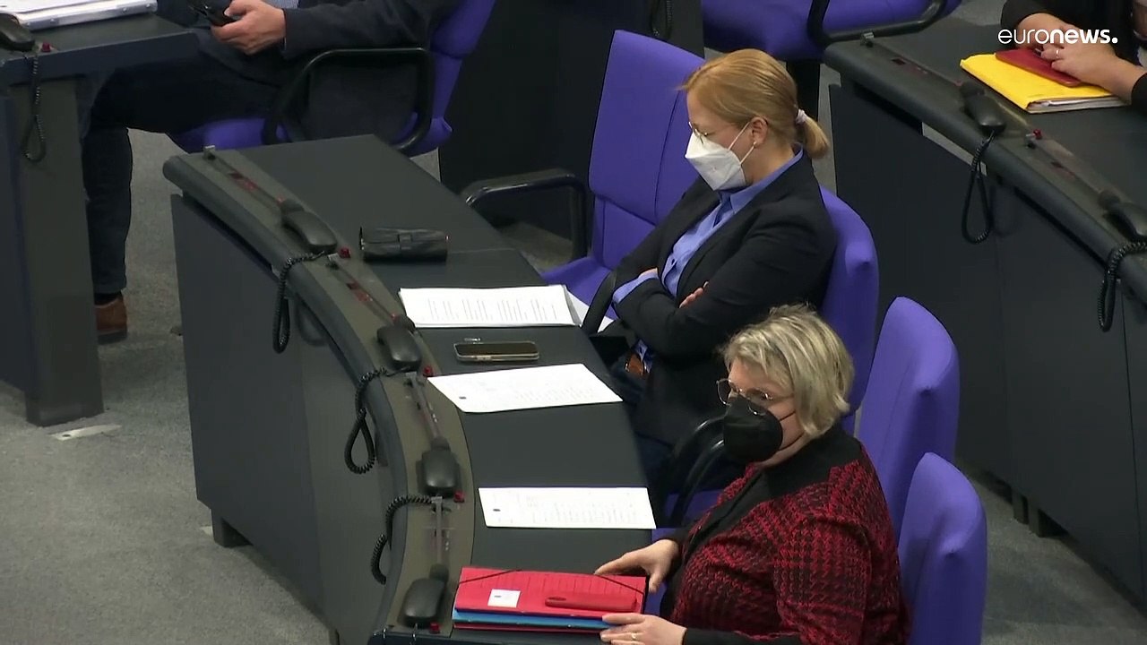 Bundestag: Streit um Covid-19-Impfpflicht - Hunderte bei Kundgebung