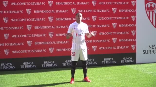 Gran expectación en la presentación de Anthony Martial en el Sevilla