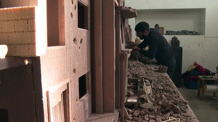 خالد ضوا نحات سوري يكافح في فرنسا لترسيخ "تضحيات" شعبه في الذاكرة