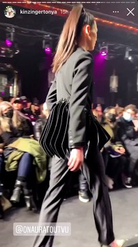 Tonya Kinzinger a filmé le défilé Haute Couture de la marque On Aura Tout Vu, au Paradis Latin. Paris, le 25 janvier 2022.