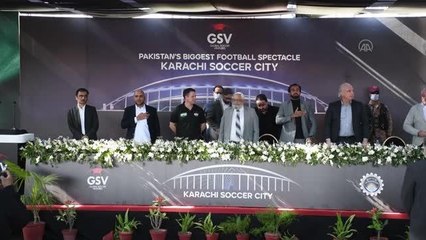 İngiliz futbolcu Michael Owen NED Üniversitesi'nde konuşma yaptı