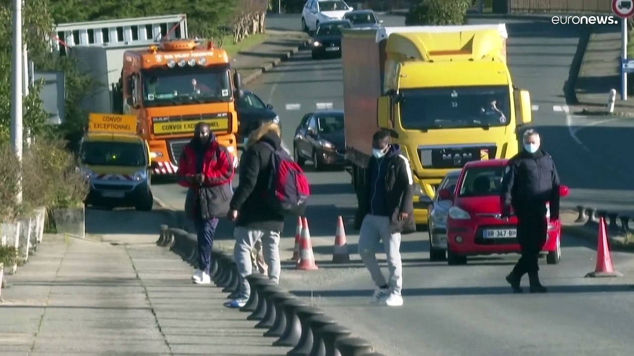 Denuncian controles policiales "racistas" en la frontera entre España y Francia