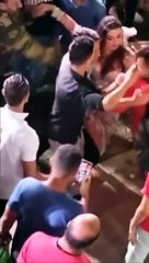 ضرب الراقصة جوهرة والاعتداء عليها من قبل مشاهد