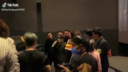 Lan Ngọc, Nhã Phương, Diễm My 9x bị giật mic