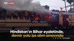 Hindistan'da işe alım sınavını protesto eden öğrenciler treni yaktı