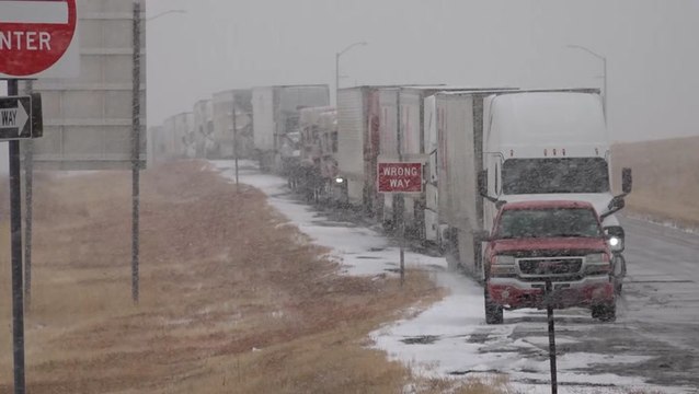 High Plains snowstorm shuts down highways