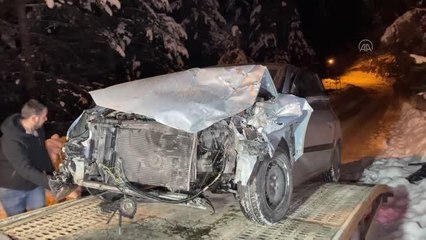 Çarpışan cip ve otomobilin sürücüleri yaralandı