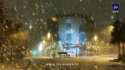 شاهد.. تساقط غزير للثلوج في العاصمة عمان فجر الخميس
