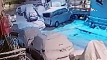 Karlı yolda dehşet anları: Hamile sürücü 7 araca çarparak durabildi