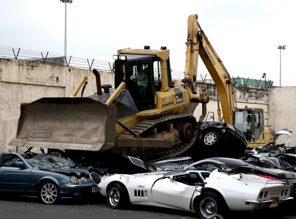 الفلبين تعدم سيارات بمليون يورو ودرجة حرارة في موسكو لم تحدث منذ قرن